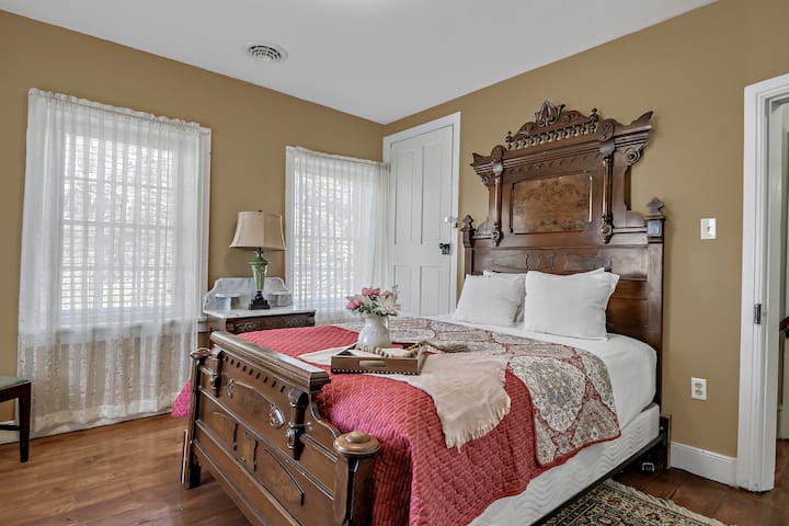 Queen Bedroom Number 2