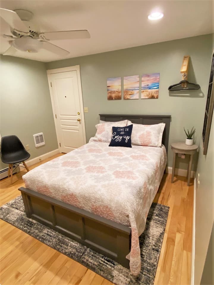 1st floor suite has Full Bed, Kitchen, Laundry and full bath; this suite can be  closed off for privacy or open to the rest of the house.