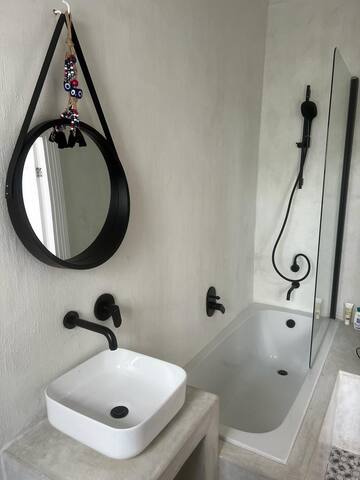 Olive Tree Entire House gallery image 5