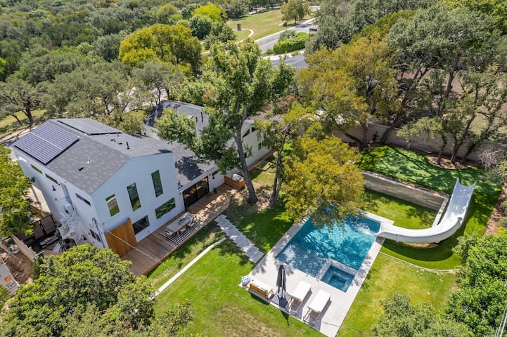 Central Austin Oasis – Water Slide + City Views