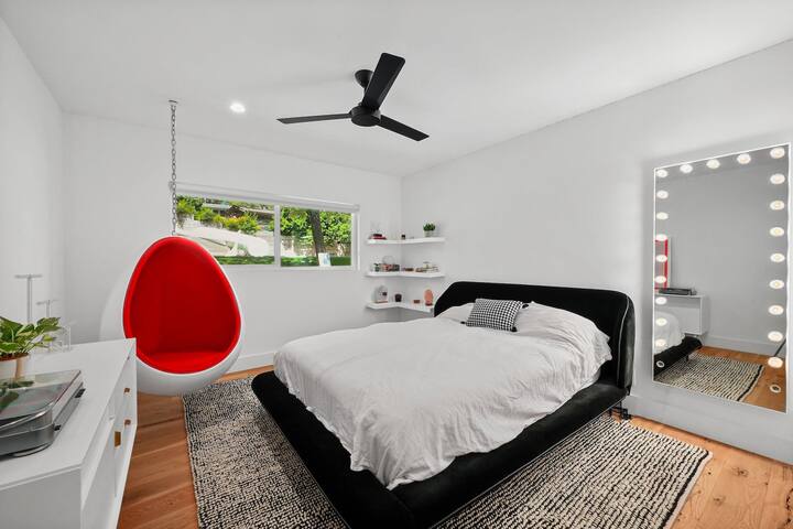 Central Austin Oasis – Water Slide + City Views gallery image 4