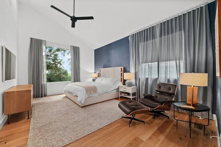 Central Austin Oasis – Water Slide + City Views gallery image 3