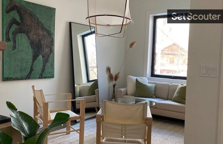 Modern Family Home in Heart of Toronto gallery image 2