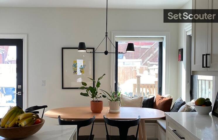 Modern Family Home in Heart of Toronto gallery image 5