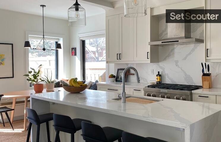 Modern Family Home in Heart of Toronto gallery image 4