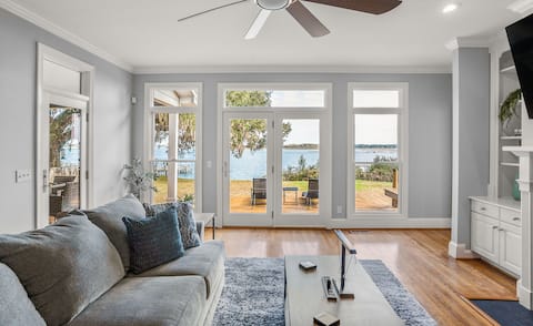 Coastal Getaway - Stunning Water Views!