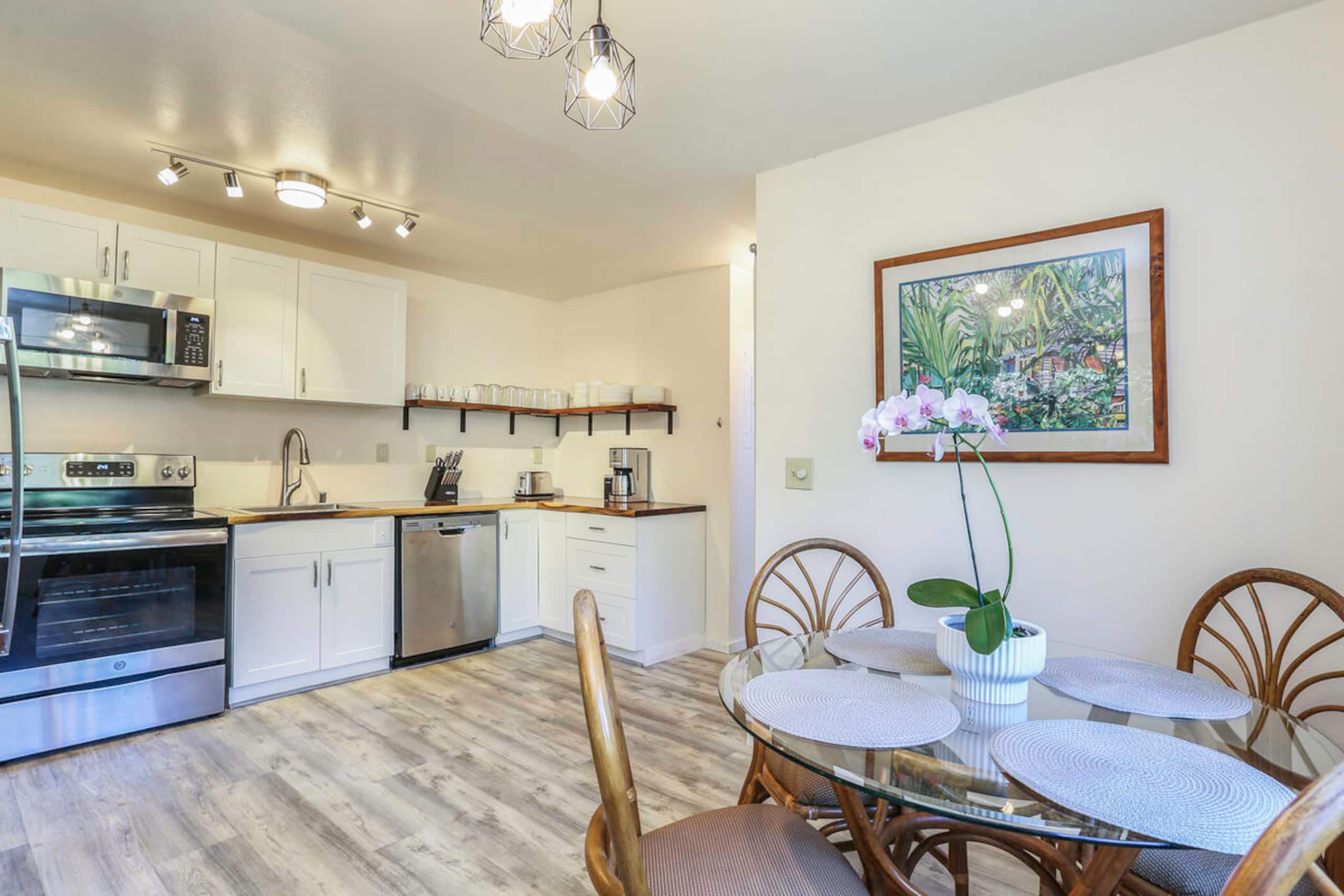 Townhouse in Princeville · ★4.98 · 2 bedrooms · 2 beds · 1 private bath - Image 6