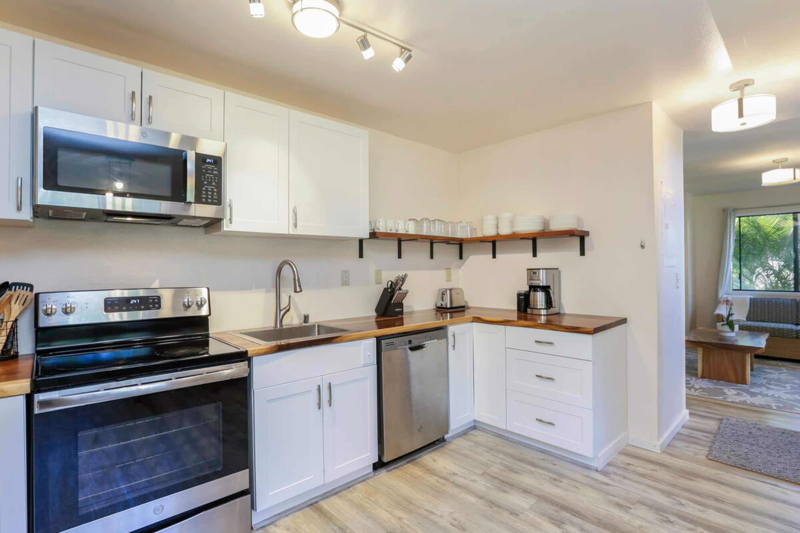 Townhouse in Princeville · ★4.98 · 2 bedrooms · 2 beds · 1 private bath - Image 4