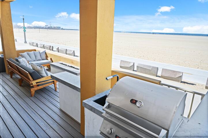 Santa Monica Beach Front 8 Million $ Estate gallery image 2