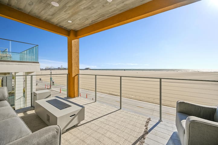 Santa Monica Beach Front 8 Million $ Estate