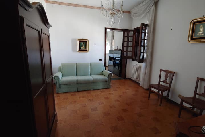 Dhomë me divan krevat