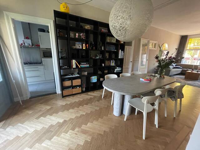 Center family home. Large Garden+Private Parking gallery image 3