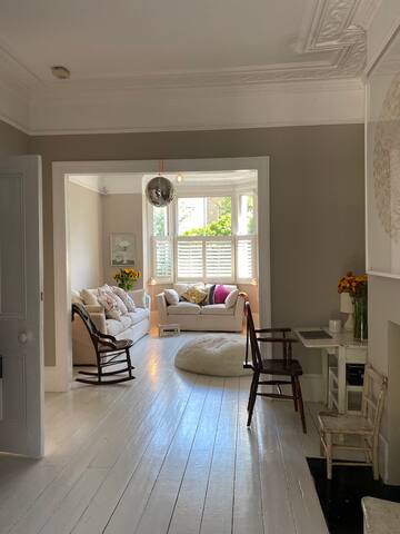 Beautiful Stylish quiet family home gallery image 4