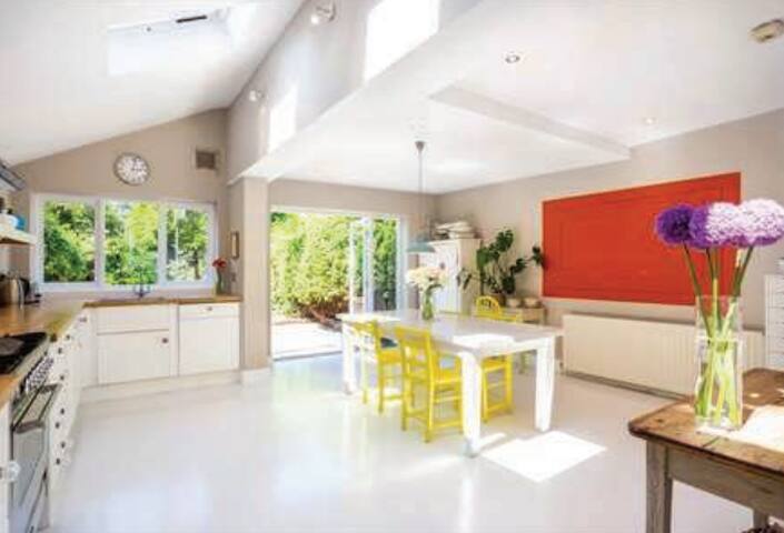 Beautiful Stylish quiet family home gallery image 2