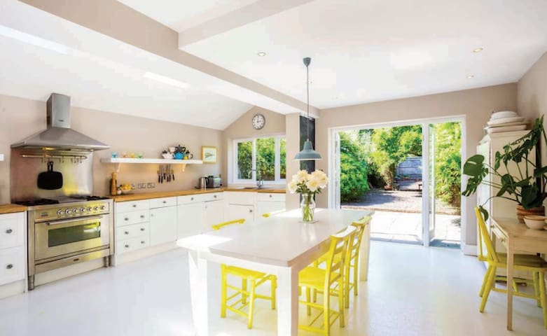 Beautiful Stylish quiet family home