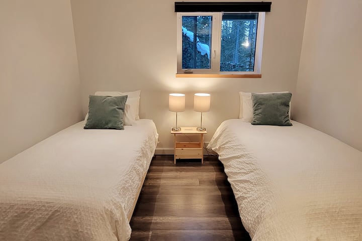Third Bedroom with twin beds 