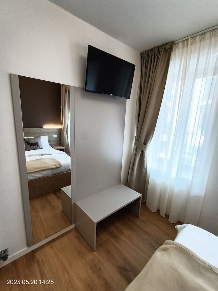 Dhomë dopio, televizor