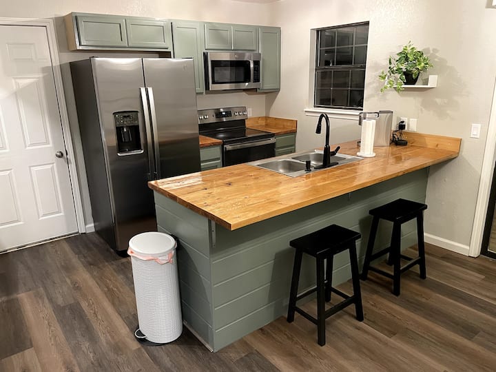 Slaughter Pen Trail Hideaway - Sleeps 8 - 3br - 벤턴빌