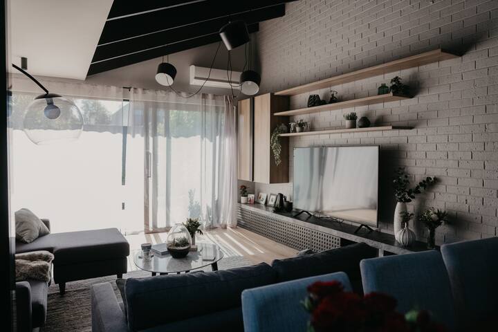 Beautiful modern inner city abode gallery image 2