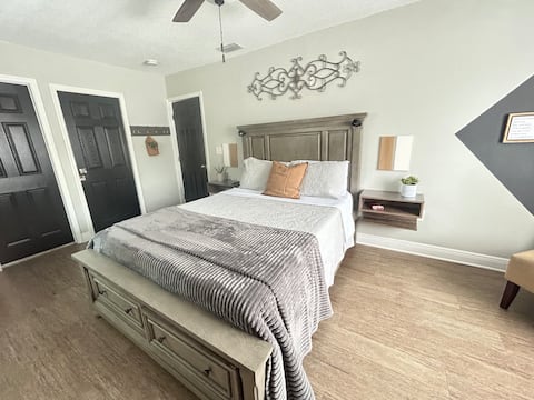 Top performing Airbnb: The M’s Cozy Corner in Jackson Heights