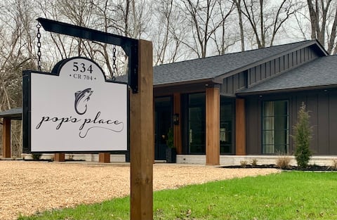 Pop's Place: Unique luxury on White River!