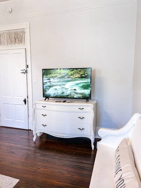 Historic Thomaston Stay - The Woodall House Room 5