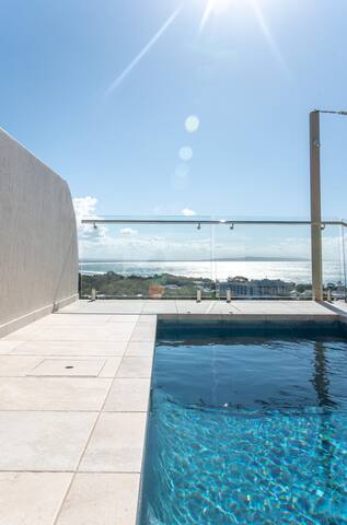 Noosa Crest Penthouse 37: Private Rooftop Pool gallery image 3