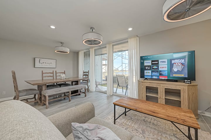 Beautiful Waterfront With Pool, Club, & Fitness - Lake Conroe, TX