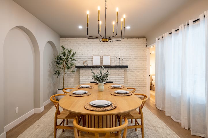 Spacious LA Luxury Retreat By Universal Studios!