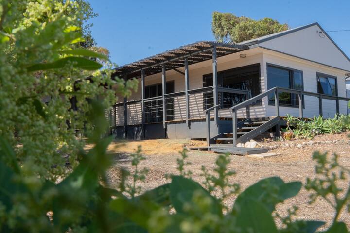 Moore River and Ocean Views House, Guilderton WA gallery image 2