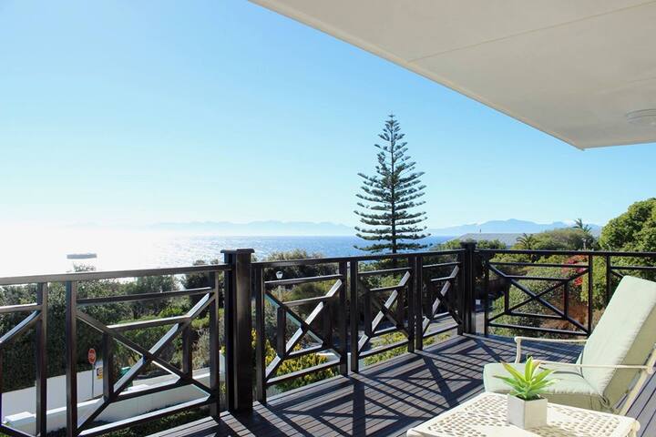 Family beach house, pool, spectacular views gallery image 5