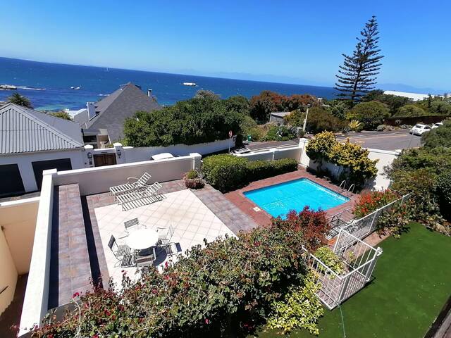Family beach house, pool, spectacular views gallery image 3