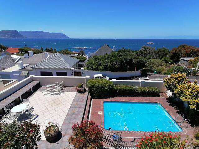 Family beach house, pool, spectacular views gallery image 2