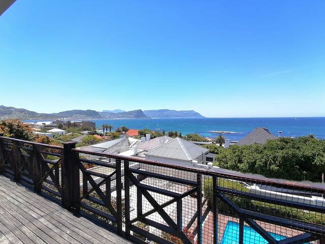 Family beach house, pool, spectacular views