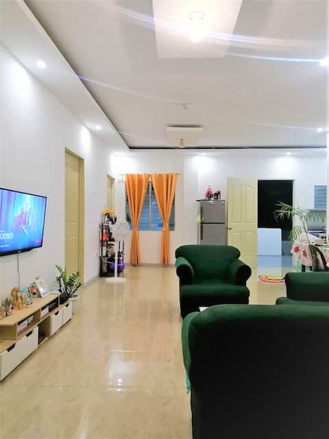 Aki Home, 4mins walk to Eye Center & 1min to Beach