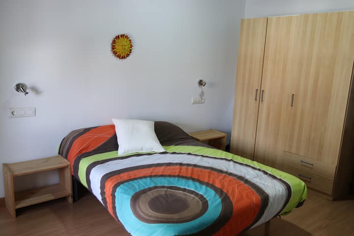 Спалня на горния етаж. 1,35 легла и 1,35 разтегателен диван.