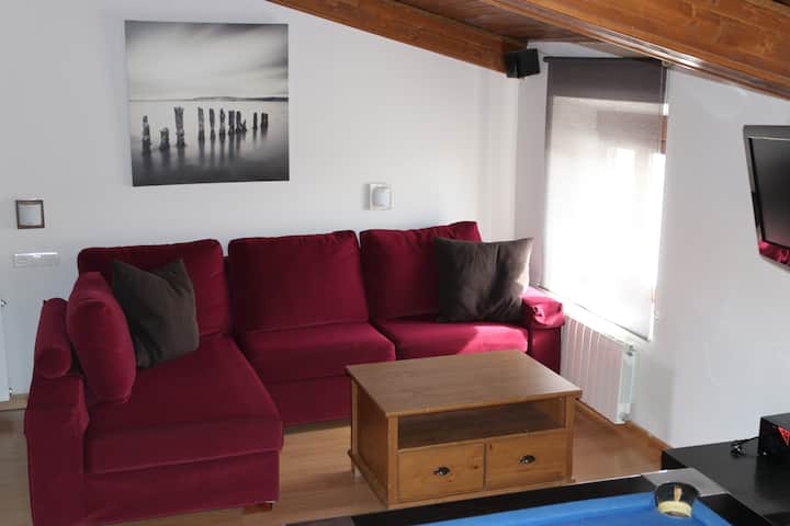 Всекидневна на горния етаж с 1,35 разтегателни дивана.