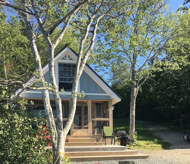 Eagles Nest (Tiny Cabin) Cabins for Rent in Victoria County, Nova