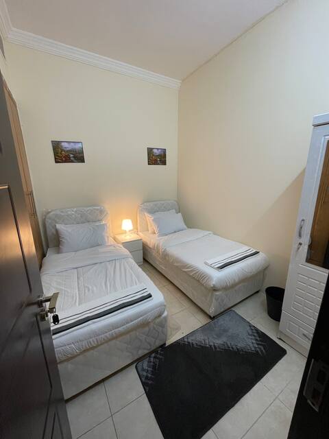 Twin/Double room without view/ shared bath / Deira