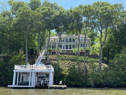 Incredible Lake Gaston 8 Bedroom, Boat included*
