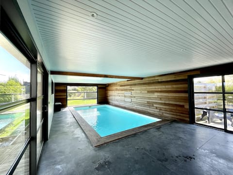 Villa with indoor pool, 5 min walk to the beach