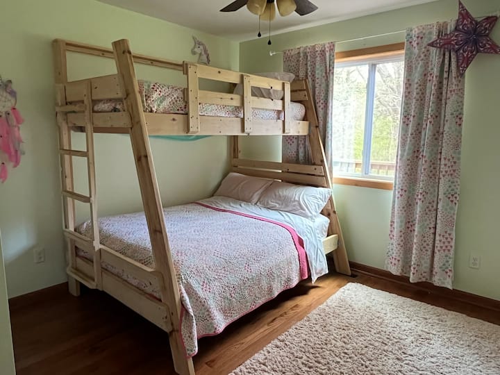 Twin bed over a Full Bed 