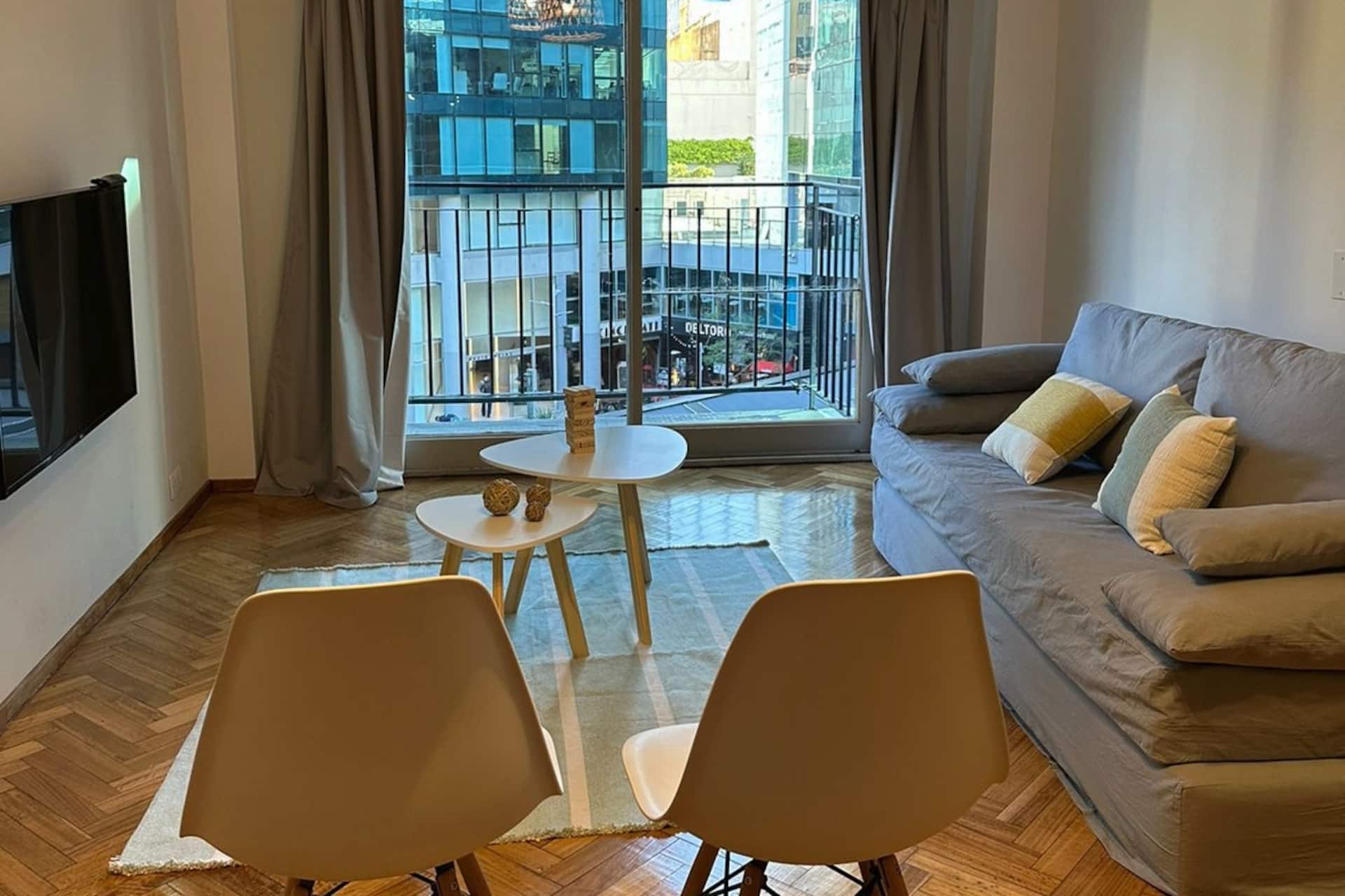 Three-bedroom apartment in Retiro with patio