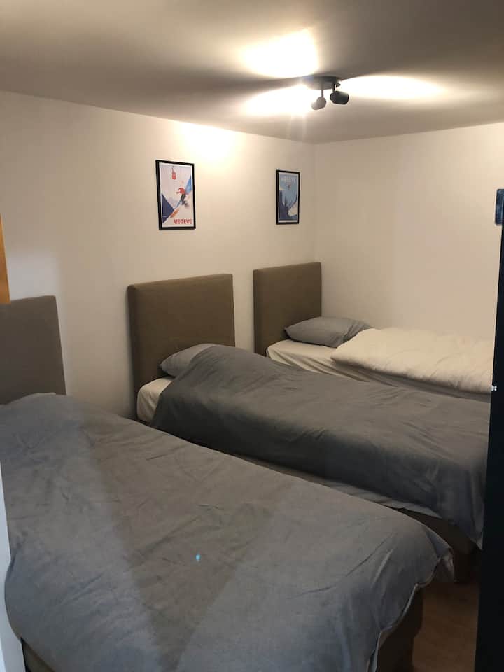 חדר שינה 5 עם 3 מיטות