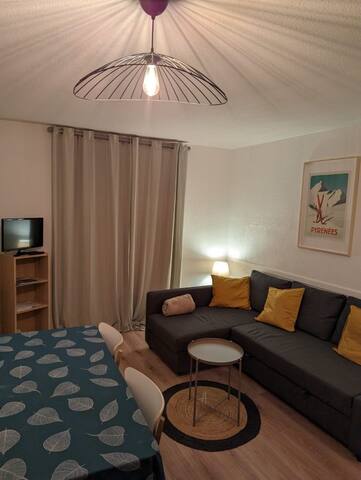 Entire home with Studio bedrooms in Cauterets - Studio cabine pour 4 personnes