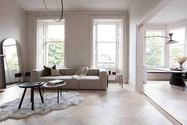 Stunning 3-Bed Castle Views in Historic Edinburgh