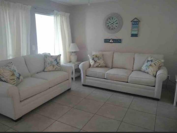 Beachside Pool View Spacious 1 Bedroom King Bed! - Lower Grand Lagoon, FL