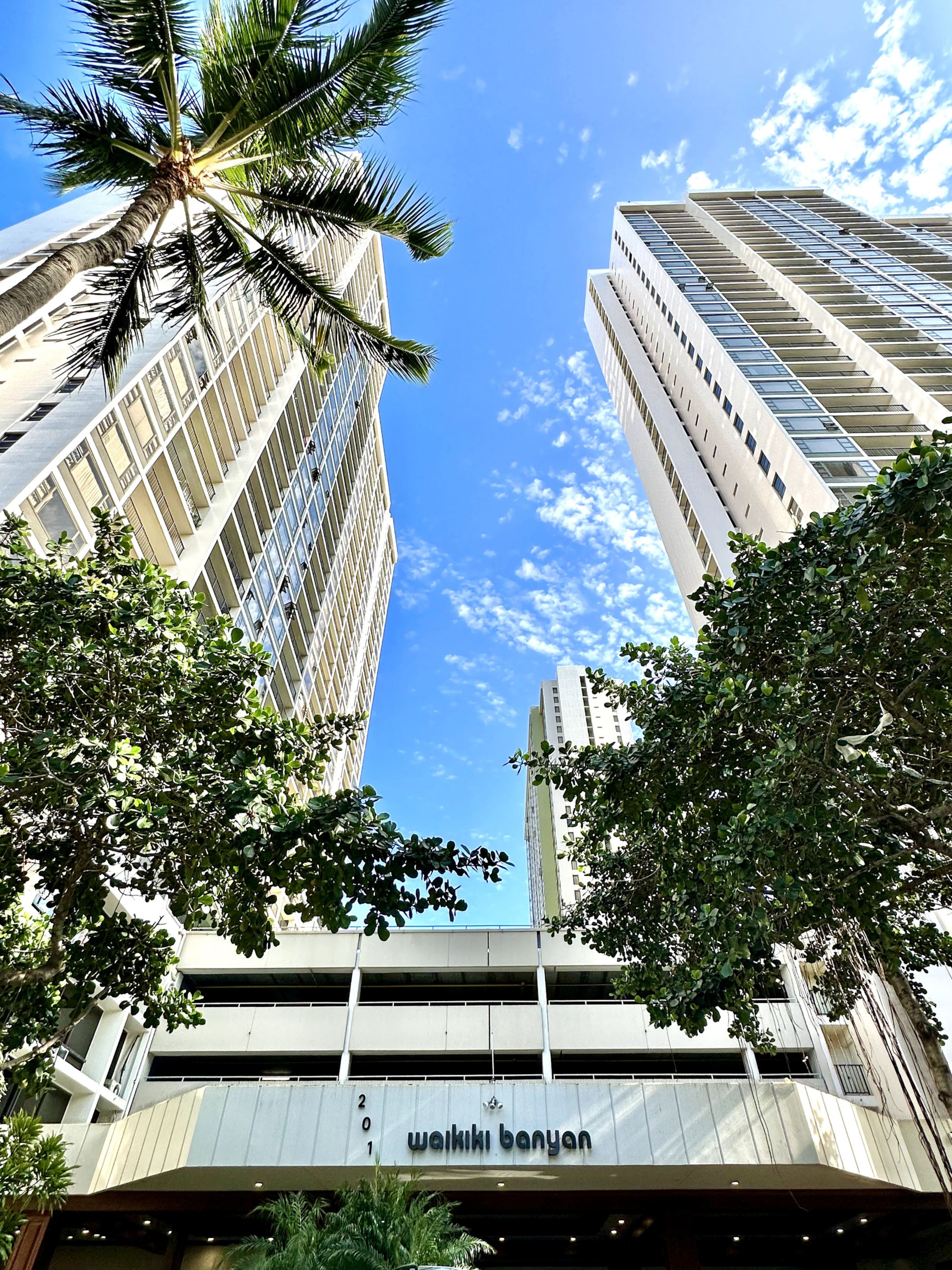 Kingsize bed | near Waikiki beach | Free Parking! - Image 30
