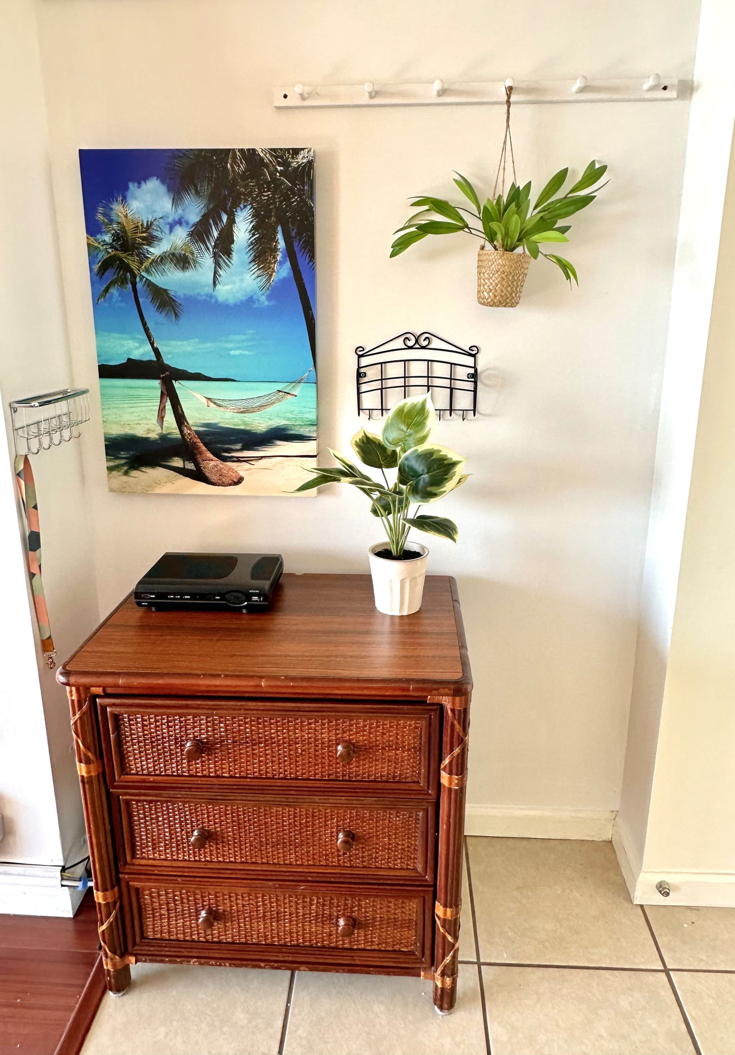 Kingsize bed | near Waikiki beach | Free Parking! - Image 4