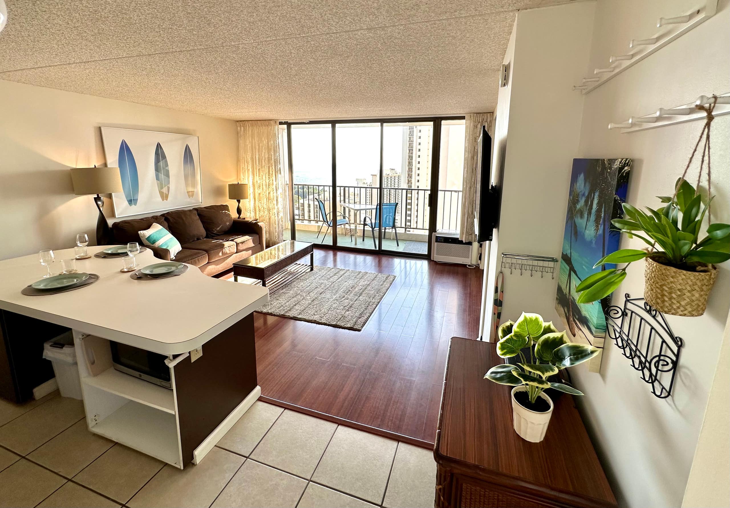Kingsize bed | near Waikiki beach | Free Parking! - Image 3